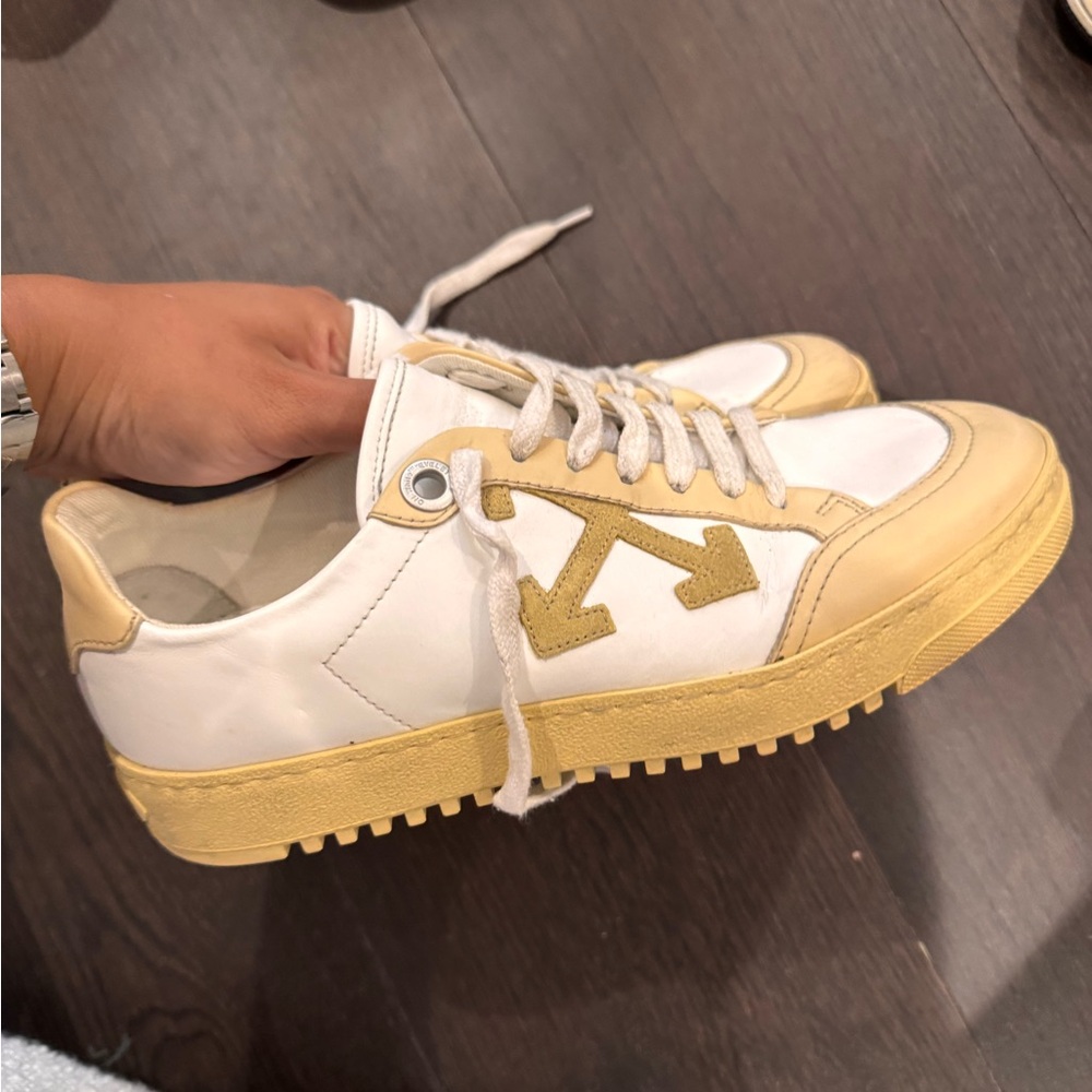 Off-White Low Top Sneaker Unisex
